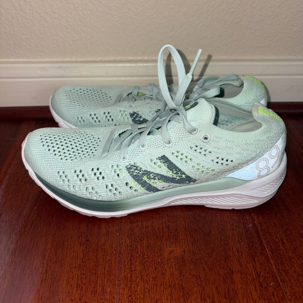 New Balance 890 Running Shoes